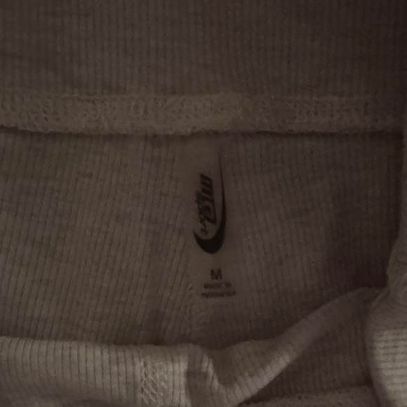 Ash gray Ribbed White Top - Picture 2 of 2